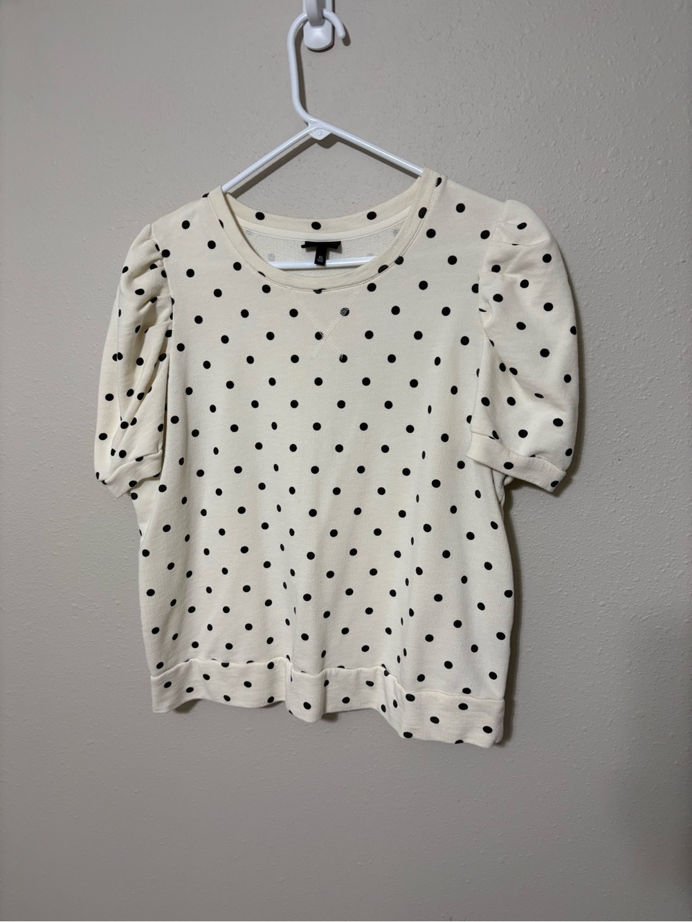 Who What Wear Cream Polka Dot Puff Sleeve Top